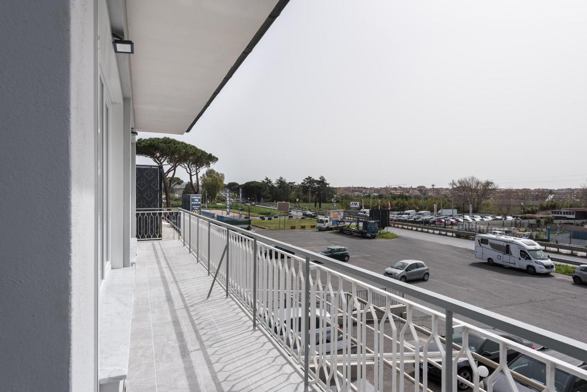 Travelershome Ciampino Airport Guesthouse 600M To Airport Exteriér fotografie